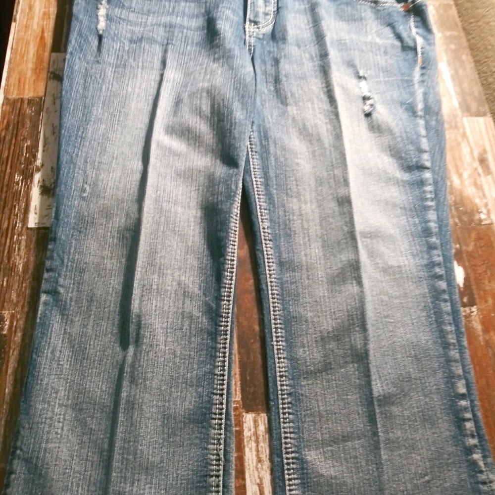 These Really Cute Cropped Jeans
